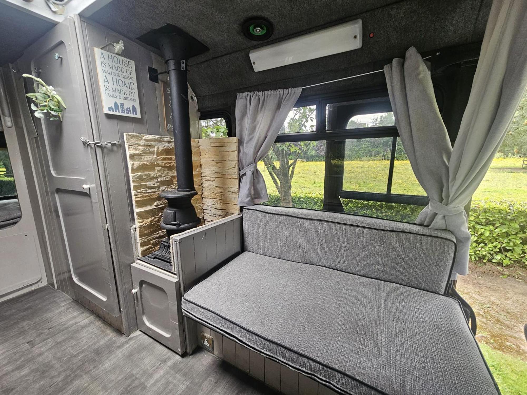 Отель Retro Camper Hire Дублин Экстерьер фото